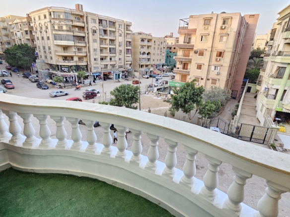 بها2 بلكونة وعلى شارع رئيسي شقة للبيع بحدائق الاهرام موقع مميز وسعر مناسب