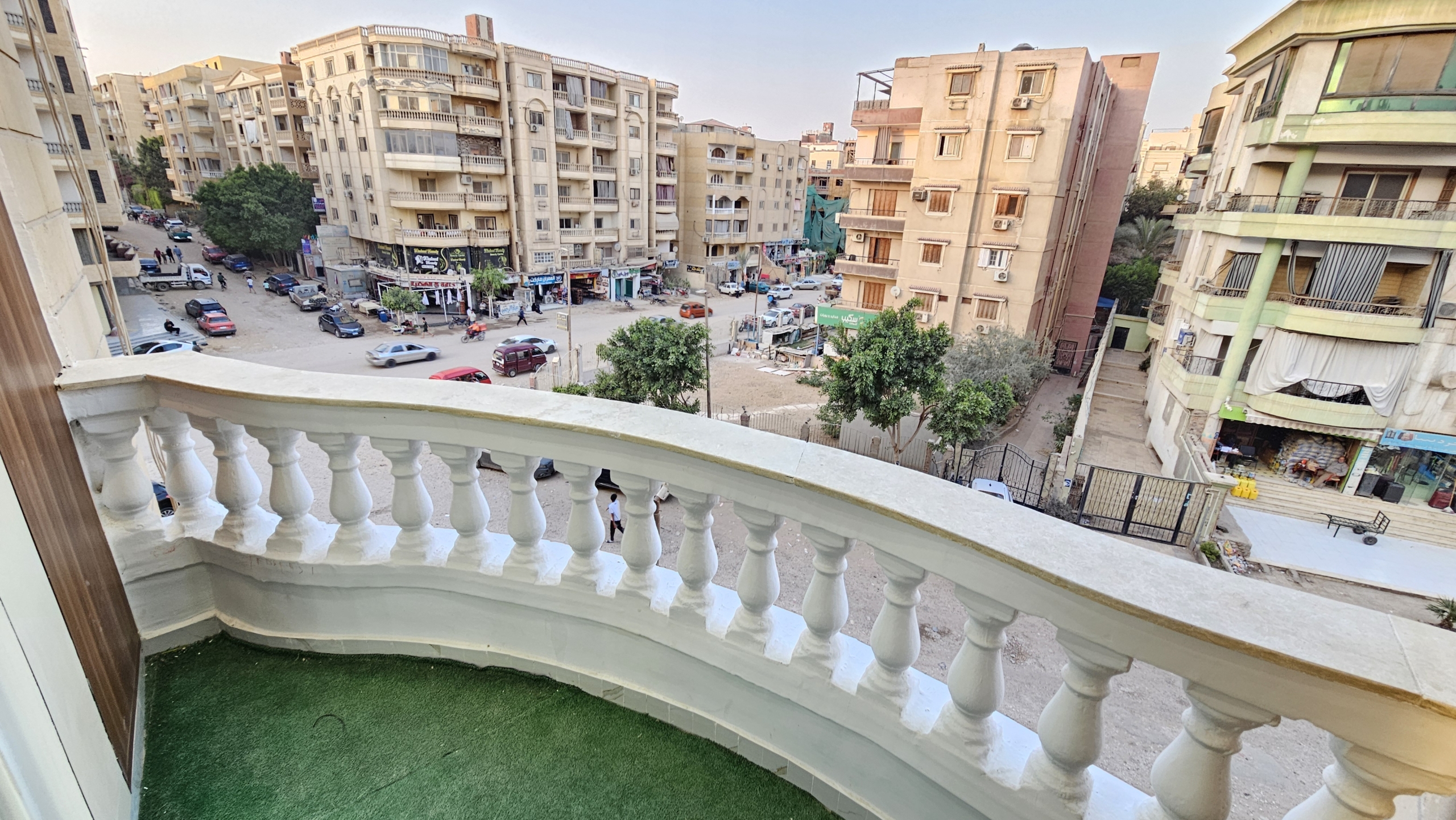 بها2 بلكونة وعلى شارع رئيسي شقة للبيع بحدائق الاهرام موقع مميز وسعر مناسب