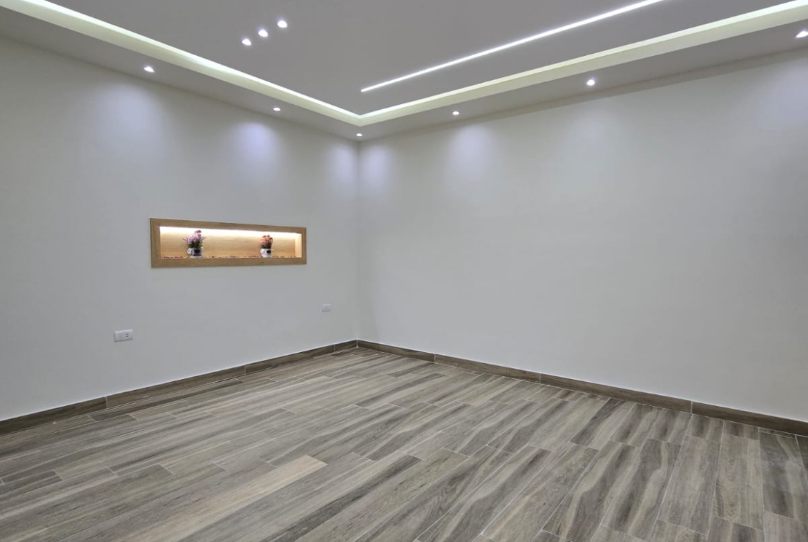 فيلا أرضي 235م بحديقة ومدخل سيارات للبيع في حدائق الأهرام البوابة الرابعة (منطقة ن) – تشطيب ألترا سوبر لوكس