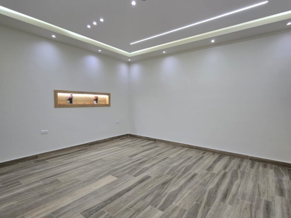 فيلا أرضي 235م بحديقة ومدخل سيارات للبيع في حدائق الأهرام البوابة الرابعة (منطقة ن) – تشطيب ألترا سوبر لوكس